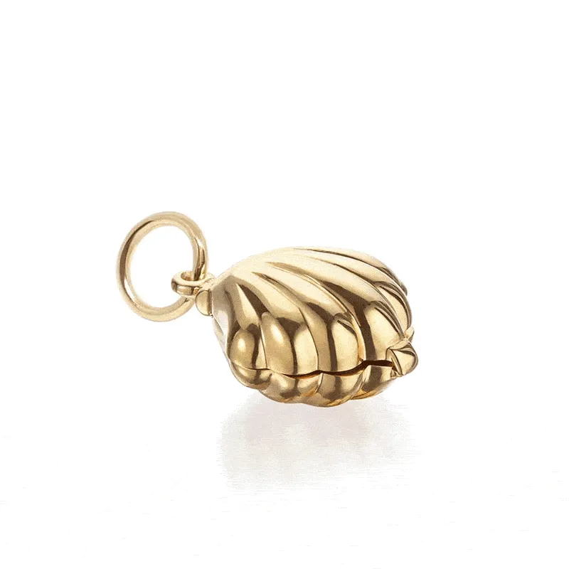 Clamshell Charm Gold